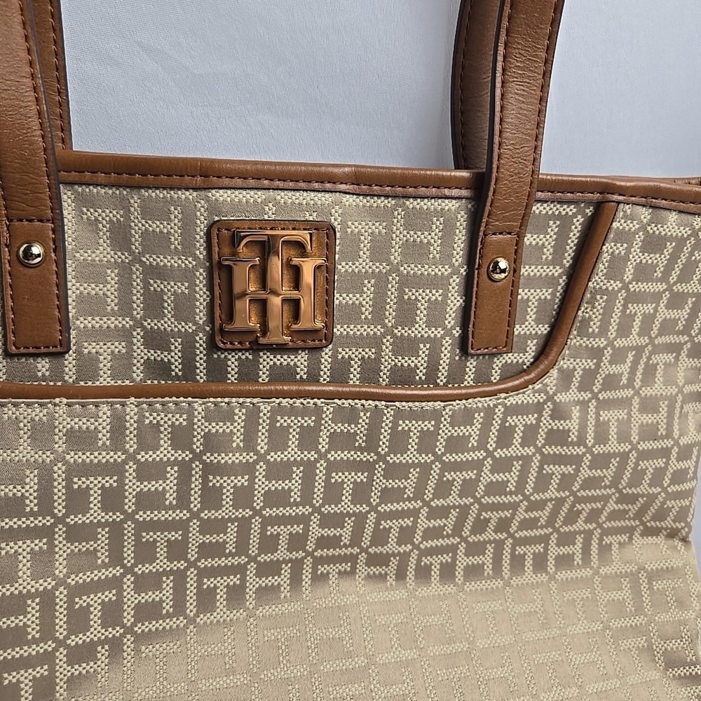 Tommy Hilfiger Tote Signature TH Brown Shopping Handbag W/Pouch MSRP‎ $108.00 - Picture 2 of 11